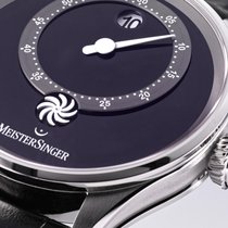 MeisterSinger Panthero Jumping Hour – ohne Stundenzeiger.