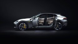 Der Ferrari Purosangue hat vier Türen. Dank des bärenstarken 12-Zylindermotors ist der Wagen aber ein Sportwagen.
