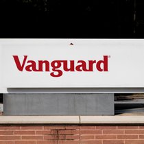 Das Logo von Vanguard auf dem Campus in Paoli, Pennsylvania (USA).