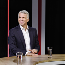 Schärfere Aufsicht, bitte: Sergio Ermotti (r.) fordert im Gespräch mit Dirk Schütz härtere Ahndung bei grober Fahrlässigkeit.