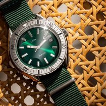 Das Neue an der neuen Doxa SUB 200 ist die einseitig drehbare Edelstahllünette mit poliertem Einsatz.