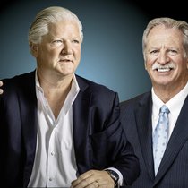 CEO David ­Endicott (l.) und Präsident ­Michael Ball liefern mit Alcon wieder bessere Resultate ab.