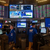 Laut Johnson Associates werden die Jahresendboni für Wall-Street-Händler und Investmentbanker voraussichtlich um bis zu 30 % gegenüber dem Vorjahr steigen.