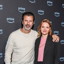 Andreas Caminada wird auf seinen kulinarischen Weltreisen von Prominenten wie der Schauspielerin Karoline Herfurth begleitet.