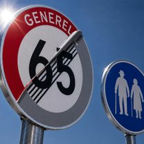 Die Fixierung auf ein Rentenalter verhindert für die allermeisten Leute ein Weiterarbeiten über das Referenzalter 65 hinaus.