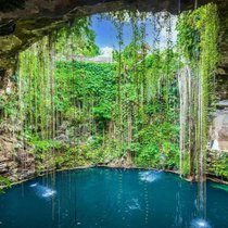 Baden wie in einem Filmset: Karsthöhle Cenote Ik Kil in Yucatáns Norden.