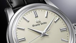 Als käme sie aus den Fifties: die Grand Seiko SBGW301.