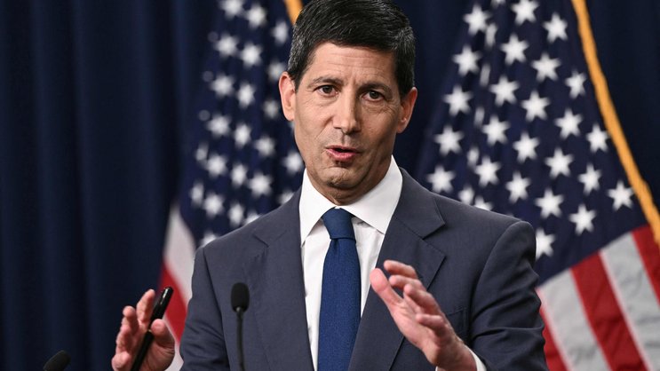 Fed-Chef Kevin Warsh dreht an der Zinsschraube.