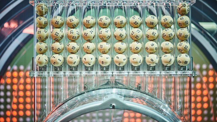 Lottoziehung von Swisslos: Um alle Kombinationen zu spielen und somit den Jackpot auf sicher zu haben, bräuchte es 15,5 Millionen Lottoscheine.