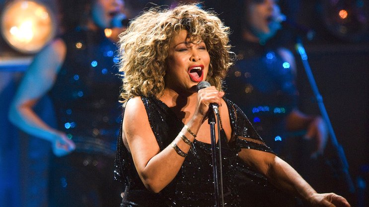 Tina Turner auf der Bühne: Mit Ehepartner Erwin Bach wird sie neue Nachbarin der Federers am Zürichsee.