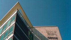 Nestlé-Hauptsitz in Vevey: Unternehmen muss Bilanz anpassen.