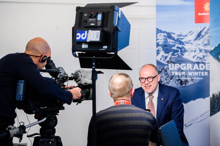 Juerg Schmid, Direktor Schweiz Tourismus spricht an der Winter Medienkonferenz von Schweiz Tourismus, fotografiert am Dienstag, 7. November 2017 in der Cigarettenfabrik in Zuerich. (PPR/Manuel Lopez).