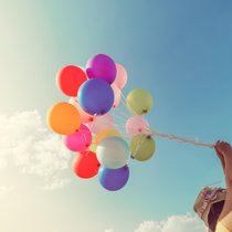 Helium ist viel zu rar und wertvoll, um es einfach in Luftballons zu pumpen. Das Problem ist nicht nur das irdische Vorkommen, sondern auch Lieferkettenprobleme.