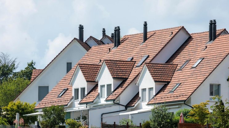 In immer weniger Orten können sich Schweizer mit normalem Einkommen ein Eigenheim leisten.