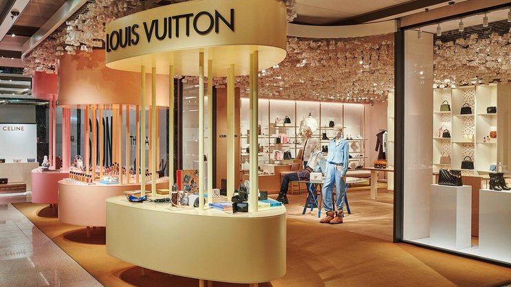 ZUGÄNGLICH: Türsteher wie sonst etwa bei Boutiquen von Louis Vuitton gibt es bei Globus nicht.
