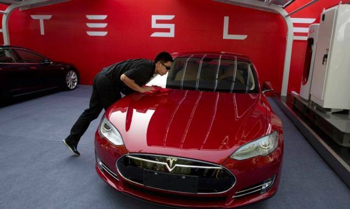 tesla-sportwagen-s.jpeg