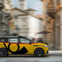 Ab 2027 sollen selbstfahrende Postauto-Fahrzeuge auf Schweizer Strassen unterwegs sein.