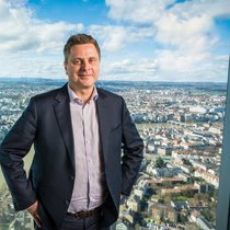 Thomas Schinecker, seit Frühling 2023 CEO von Roche, dreht auf und will das Unternehmen wieder auf Erfolgskurs bringen.