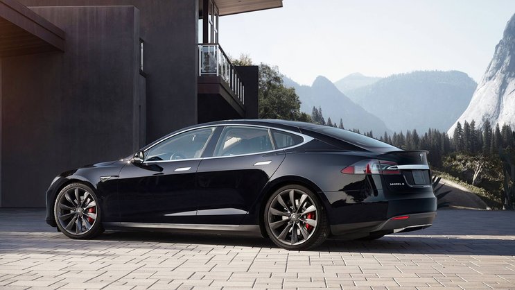 Schweizer Bestseller: Teslas Viertürer-Limousine Model S verkauft sich blendend in einem Segment, wo die anderen Mühe haben.