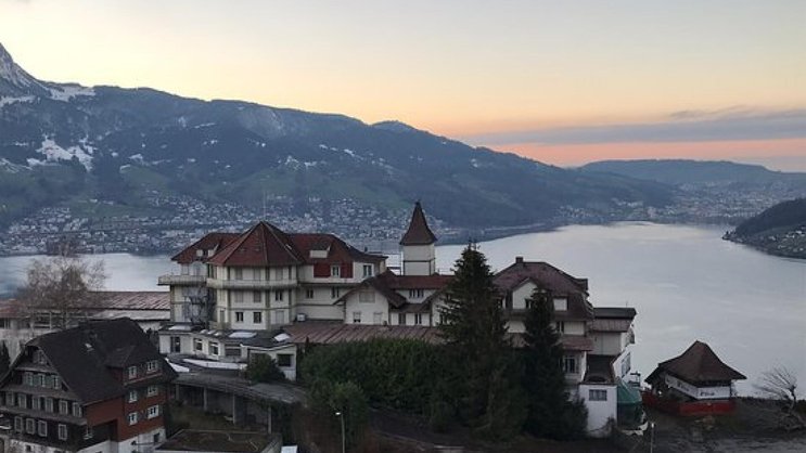 Die wunderbare Aussicht vom ehemaligen Hotel Fürigen auf den Vierwaldstättersee.