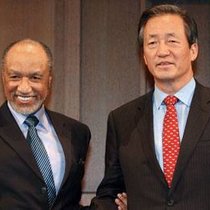 Support vom früheren Fifa-Vize: Bin Hammam mit Chung Mong-Joon.
