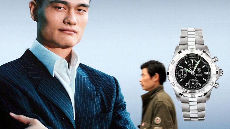 Werbung der Luxusmarke Heuer: Die Chinesen kaufen wegen anhaltender Korruption weniger Uhren. (Bild: Keystone)