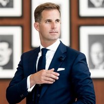 Mutiger Mann mit Hollywood-Flair: Christoph Grainger-Herr, CEO IWC Schaffhausen, mischt bei einer Episode der Kluge-Köpfe-Kampagne der Frankfurter Allgemeinen Zeitung mit.
