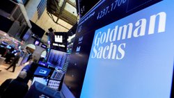 Brummende Geschäfte mit Aktienhandel und Börsengängen: Schriftzug von Goldman Sachs an der New Yorker Börse (Symbolbild).