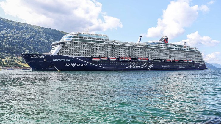 Ein Kreuzfahrtschiff des deutschen Reisekonzerns TUI (2025).
