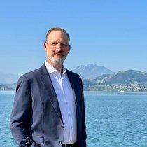 Gregor Hirt (52) ist Global Chief Investment Officer Multi Asset bei Allianz Global Investors in Frankfurt. Zuvor war der Schweizer bei der Deutschen Bank, Vontobel, UBS und der CS tätig.