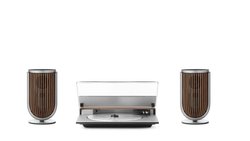 Der Beosystem 3000c ist ein limitierter Plattenspieler mit modernen Stereolautsprechern.