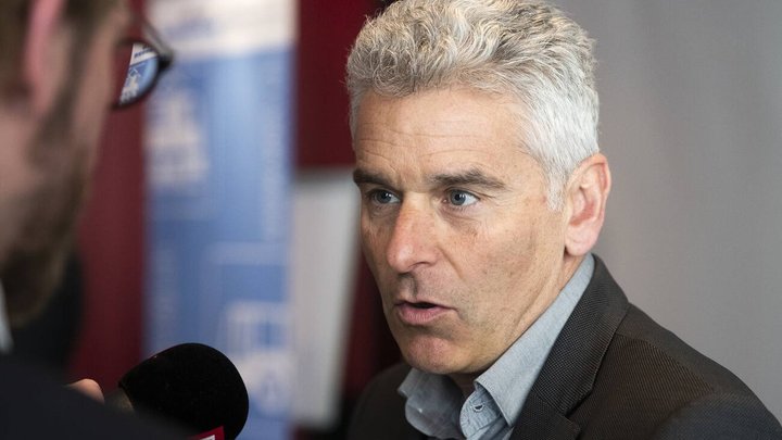 Ueli Stueckelberger, Direktor Verband oeffentlicher Verkehr VoeV, gibt ein Interview, nach einer Medienkonferenz ueber den Bahnausbauschritt 2035, am 27. Februar 2019 in Bern. (KEYSTONE/Peter Klaunzer)
