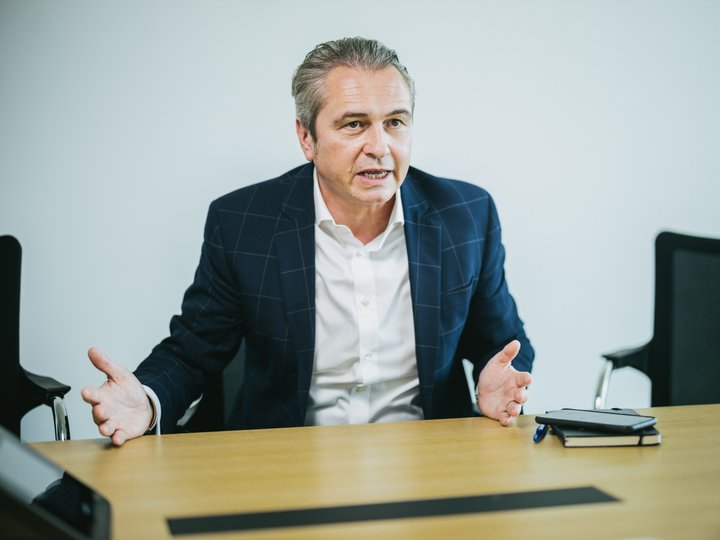 Dabei beschäftigt Krauses Sunrise einen Mini-Bruchteil an Mitarbeitenden im Vergleich zur UBS.