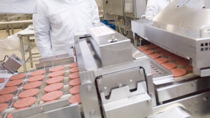 und die Rindfleischpatties von Bell. Den Malbuner Speck liefert das Liechtensteiner Unternehmen Ospelt.