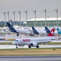 Zum Wohle für die schweizerische Luftfahrt: Die Schweiz übernimmt schon heute fast alle EU-Regeln dynamisch im Luftfahrtrecht. Es ist dies die Methode, die die Gegner der Bilateralen III kritisieren.