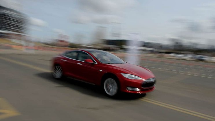 Tesla Model 3: Mit dem neuen Fahrzeug will der US-Autokonzern den Durchbruch als Massenhersteller schaffen.