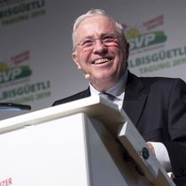 Die SVP wollte ihr Anliegen auf dem parlamentarischen Weg einbringen, nun stecken die Vorstösse in der Wirtschaftskommission des Nationalrats fest.
