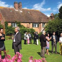 Wichtiges Element der Ausbildung: Smalltalk – hier im Garten von Riversdown House.