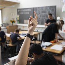Wer in der Schule Leistung bringt – hier ein Bild aus der Primarschule Chriesiweg in Zürich –, bekommt gute Noten. Nun gibt es auch für Vermögensverwalter Leistungsbewertungen.