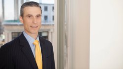 George Saffaye ist bei der BNY-Mellon-Tochter Newton Investment Management Global-Investment-Stratege. Saffaye lebt und arbeitet in New York. Er beschäftigt sich intensiv mit Trends.