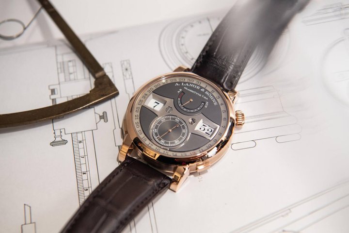 Zeitwerk Date in Rotgold