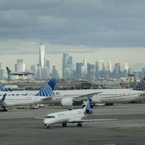Blick vom Flughafen Newark auf die Skyline von Manhattan: Die zwei längsten Flüge der Welt verbinden die Flughäfen JFK und Newark in New York mit dem Stadtstaat Singapur.