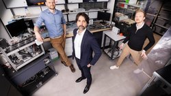 Stark anziehende Nachfrage: Sam Harrison, Elison Matioli und Remco van Erp (von links) profitieren mit ihren Produkten vom KI-Boom.