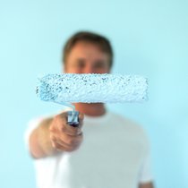 Die Pinselrenovation kommt erst am Schluss: Sanierungensprojekte drehen sich vor allem um Leitungen, Haustechnik und Energiefragen.
