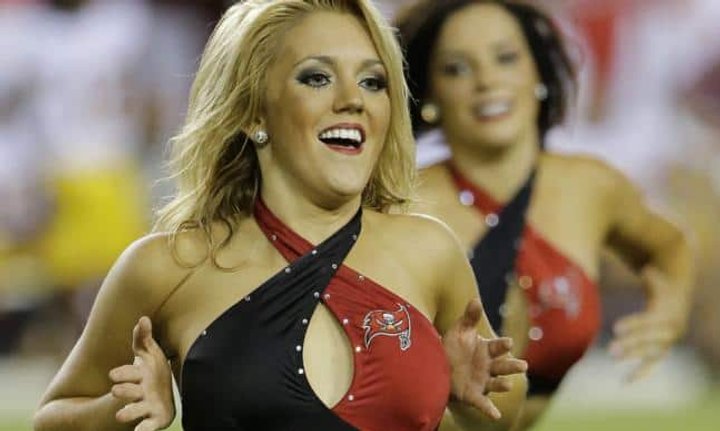 cheerleader-05-buccaneers.jpg