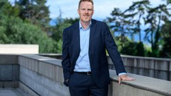 Manager-Veredler: David Bach bietet mit dem IMD Firmen rund 70 massgescheiderte Fortbildungsprogramme an. Kostenpunkt pro Woche und Teilnehmer: etwa 10'000 Franken.