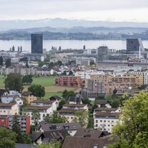 In der Schweiz aber gilt für alle Grossfirmen eine Gewinnsteuerbelastung von 15 Prozent – auch in Zug (Bild). Deshalb locken die Kantone mit anderen Goodies.