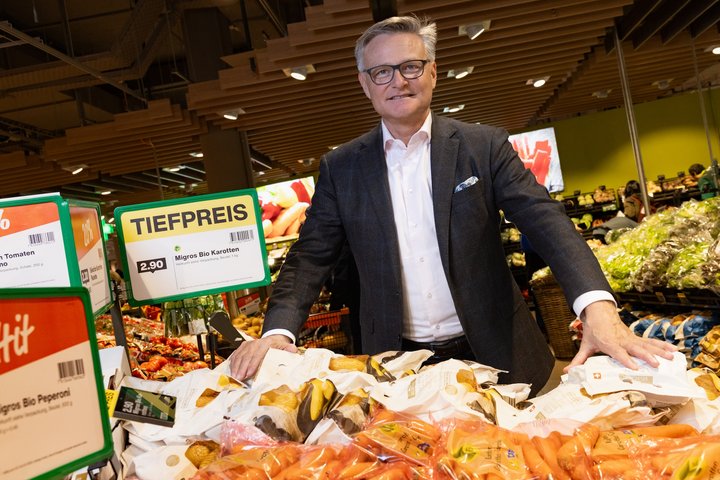 Bild: Philippe Rossier fuer SoBli, 09.12.2024, Zürich, Migros-Chef Mario Irminger, 59. Mit Thomas Schlittler
