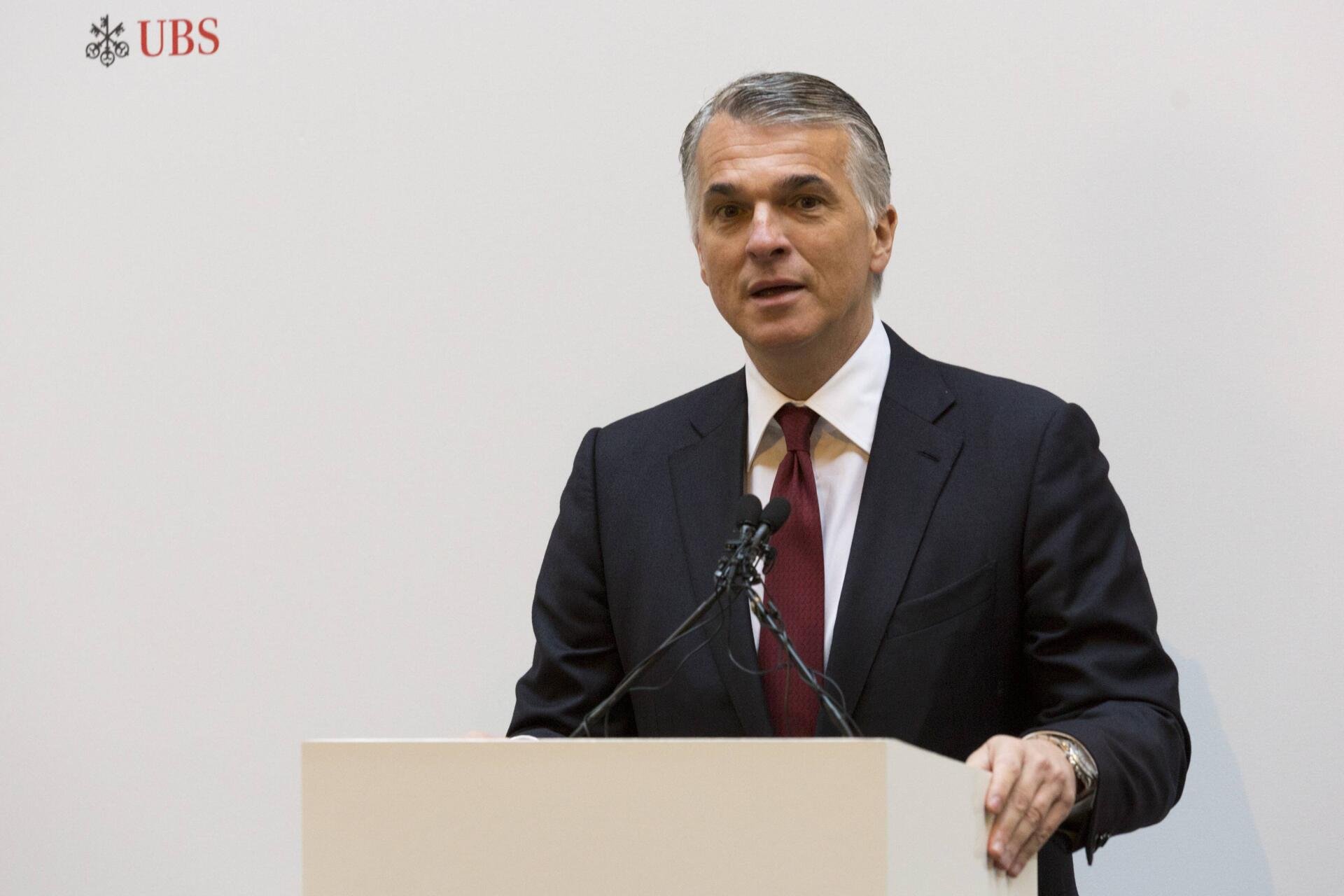 London, UK. 13 January 2016. Pictured: Sergio P Ermotti, Group CEO, UBS. WOMEN: New Portraits, a global tour of new photographs by Annie Leibovitz launches in London. Commissioned by UBS, the exhibition opens to the public on 16 January at Wapping Hydraulic Power Station, kicking off a 10-city world-wide tour. Access to the exhibition will be free. Annie Leibovitz, WOMEN: New Portraits, Wapping Hydraulic Power Station, London, UK London UK 13 January 2016 Pictured Sergio P Ermotti Group CEO UBS Women New Portraits a Global Tour of New Photographs by Annie Leibovitz launches in London Commissioned by UBS The Exhibition Opens to The Public ON 16 January AT Wapping Hydraulic Power Station KICKING off a 10 City World Wide Tour Access to The Exhibition will Be Free Annie Leibovitz Women New Portraits Wapping Hydraulic Power Station London UK
London, UK. 13 January 2016. Pictured: Sergio P Ermotti, Group CEO, UBS. WOMEN: New Portraits, a global tour of new photographs by Annie Leibovitz launches in London. Commissioned by UBS, the exhibition opens to the public on 16 January at Wapping Hydraulic Power Station, kicking off a 10-city world-wide tour. Access to the exhibition will be free. Annie Leibovitz, WOMEN: New Portraits, Wapping Hydraulic Power Station, London, UK London UK 13 January 2016 Pictured Sergio P Ermotti Group CEO UBS Women New Portraits a Global Tour of New Photographs by Annie Leibovitz launches in London Commissioned by UBS The Exhibition Opens to The Public ON 16 January AT Wapping Hydraulic Power Station KICKING off a 10 City World Wide Tour Access to The Exhibition will Be Free Annie Leibovitz Women New Portraits Wapping Hydraulic Power Station London UK