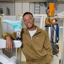 On krallte sich Fussball-Weltstar Kylian Mbappé (27) als neuen Werbebotschafter und Investor.